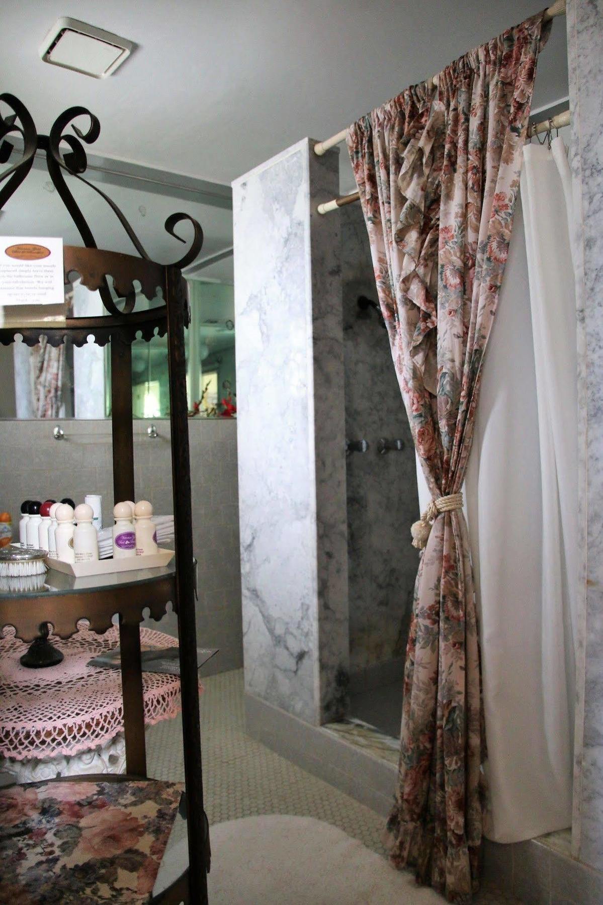 The Palm Hotel Jamestown Ngoại thất bức ảnh